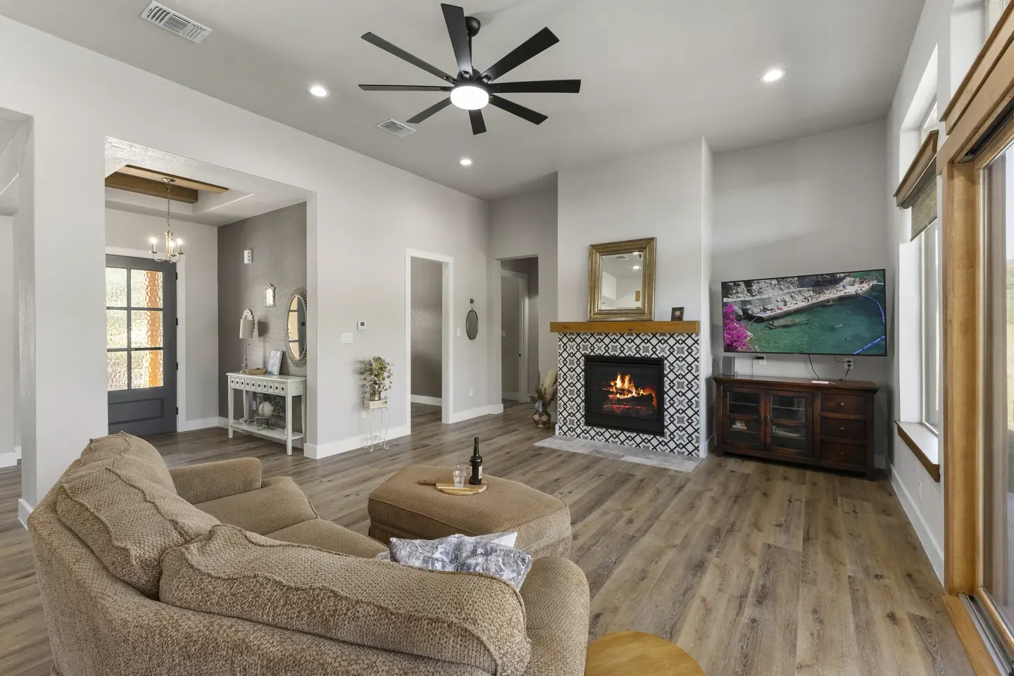Living room with fireplace at 924 Annabelle Avenue