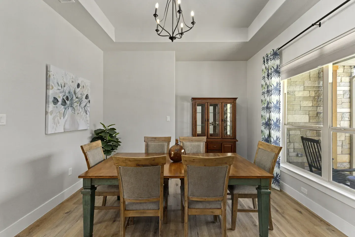 Separate dining room at 924 Annabelle Avenue