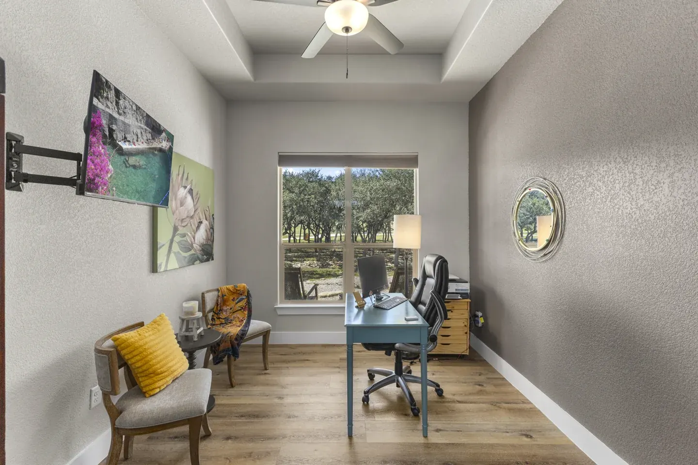 Dedicated study at 924 Annabelle Avenue