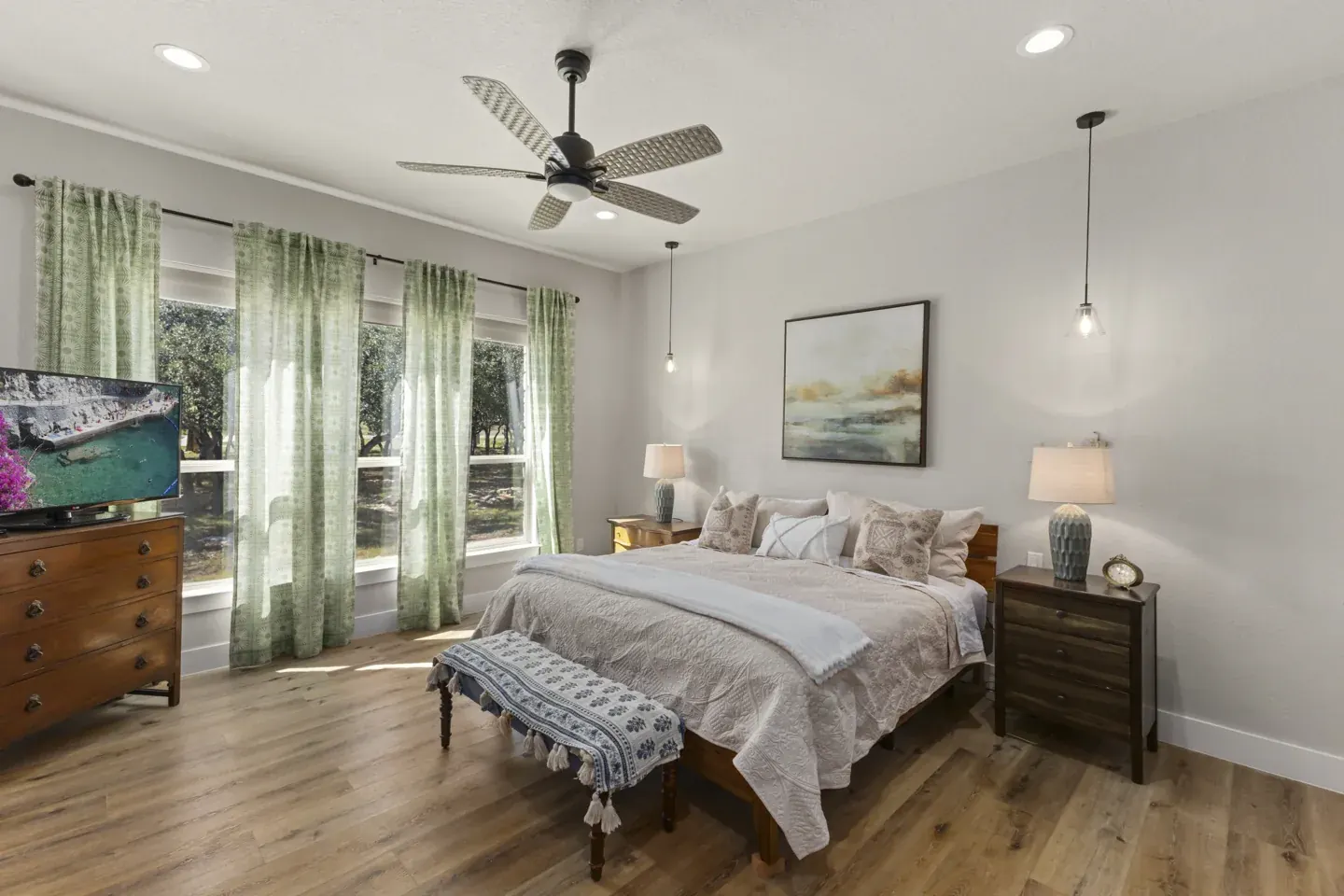Primary bedroom at 924 Annabelle Avenue